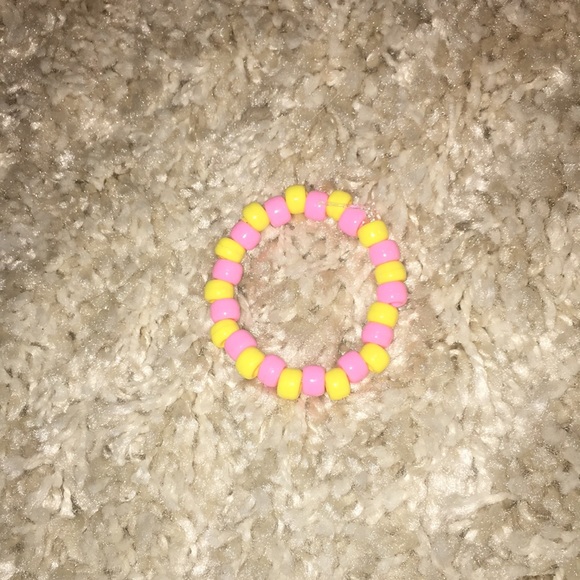 A bracelet - Picture 1 of 1